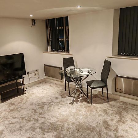Lovely 1 Bedroom Apartment With Free Parking & Gym Kirkburton Ngoại thất bức ảnh