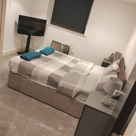 Lovely 1 Bedroom Apartment With Free Parking & Gym Kirkburton Ngoại thất bức ảnh