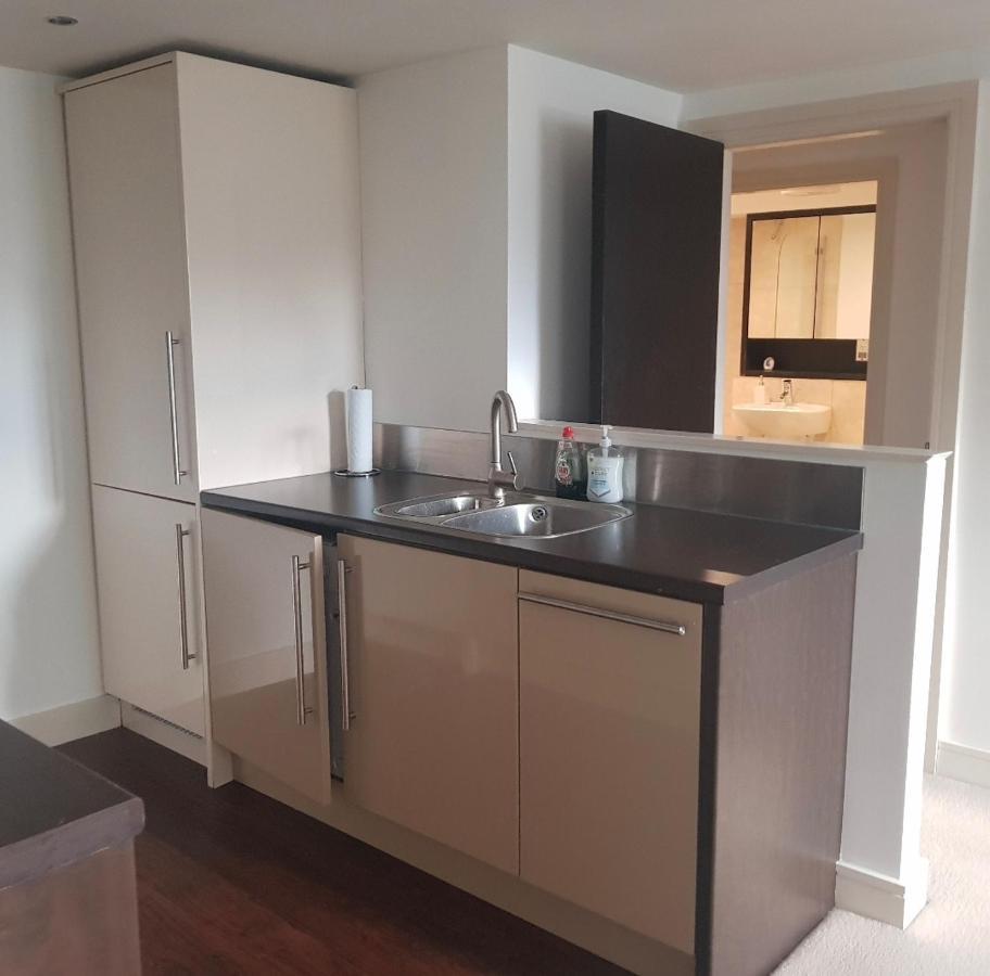 Lovely 1 Bedroom Apartment With Free Parking & Gym Kirkburton Ngoại thất bức ảnh