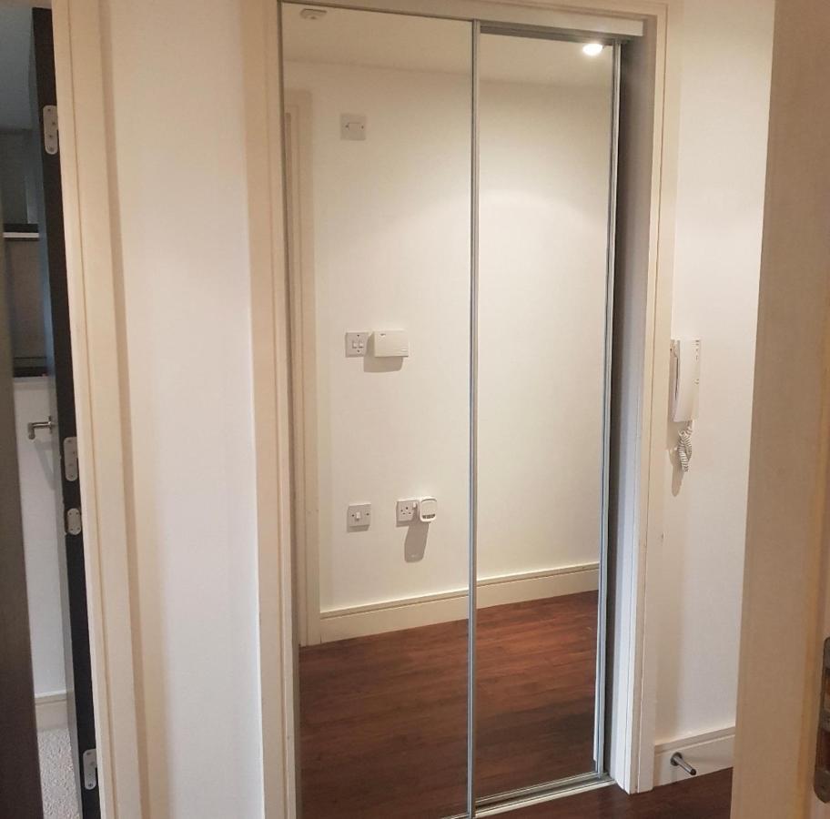 Lovely 1 Bedroom Apartment With Free Parking & Gym Kirkburton Ngoại thất bức ảnh
