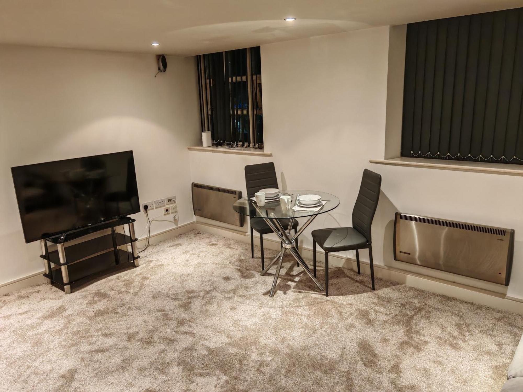 Lovely 1 Bedroom Apartment With Free Parking & Gym Kirkburton Ngoại thất bức ảnh
