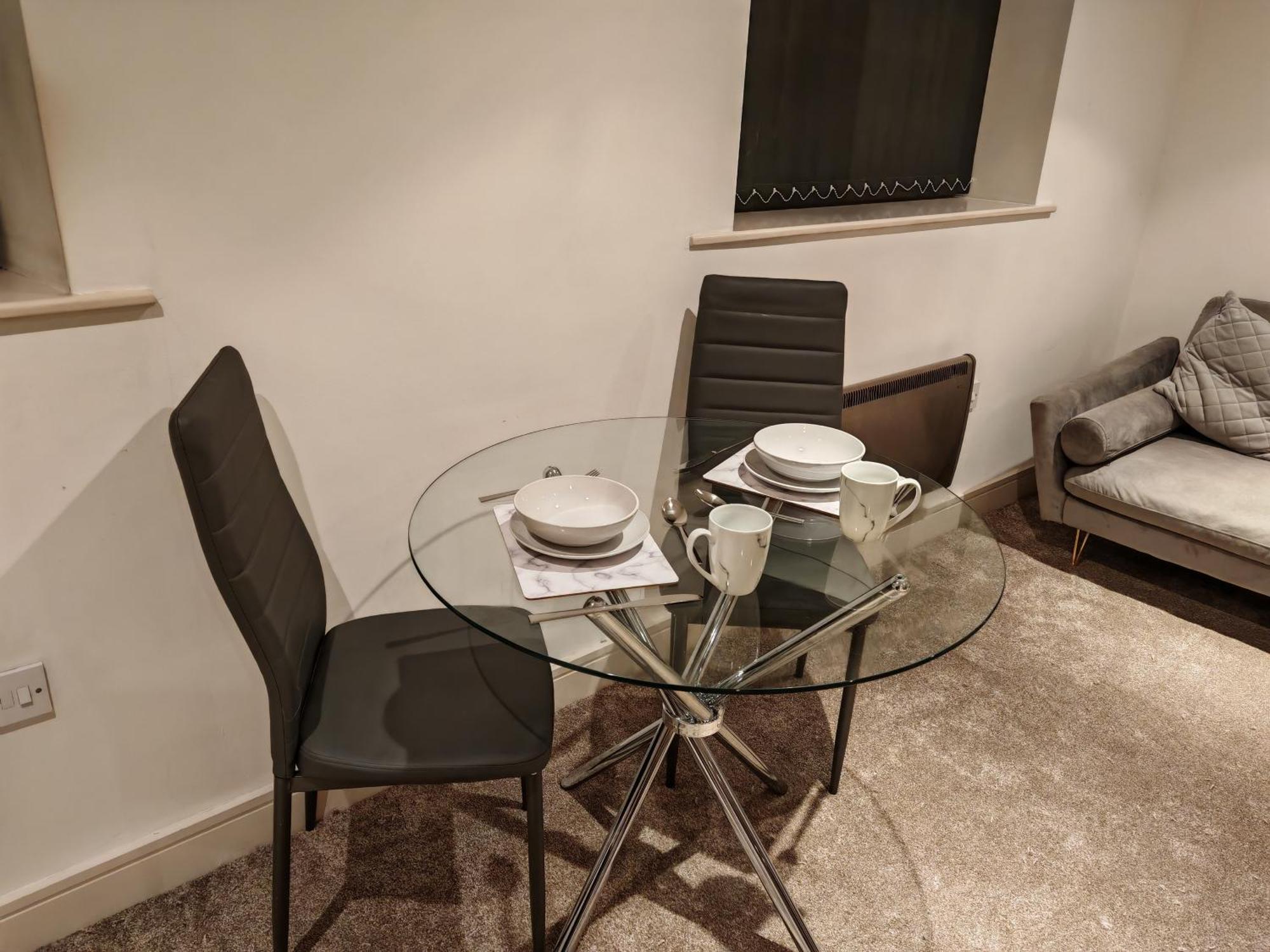 Lovely 1 Bedroom Apartment With Free Parking & Gym Kirkburton Ngoại thất bức ảnh