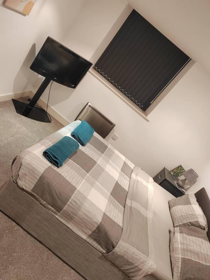 Lovely 1 Bedroom Apartment With Free Parking & Gym Kirkburton Ngoại thất bức ảnh
