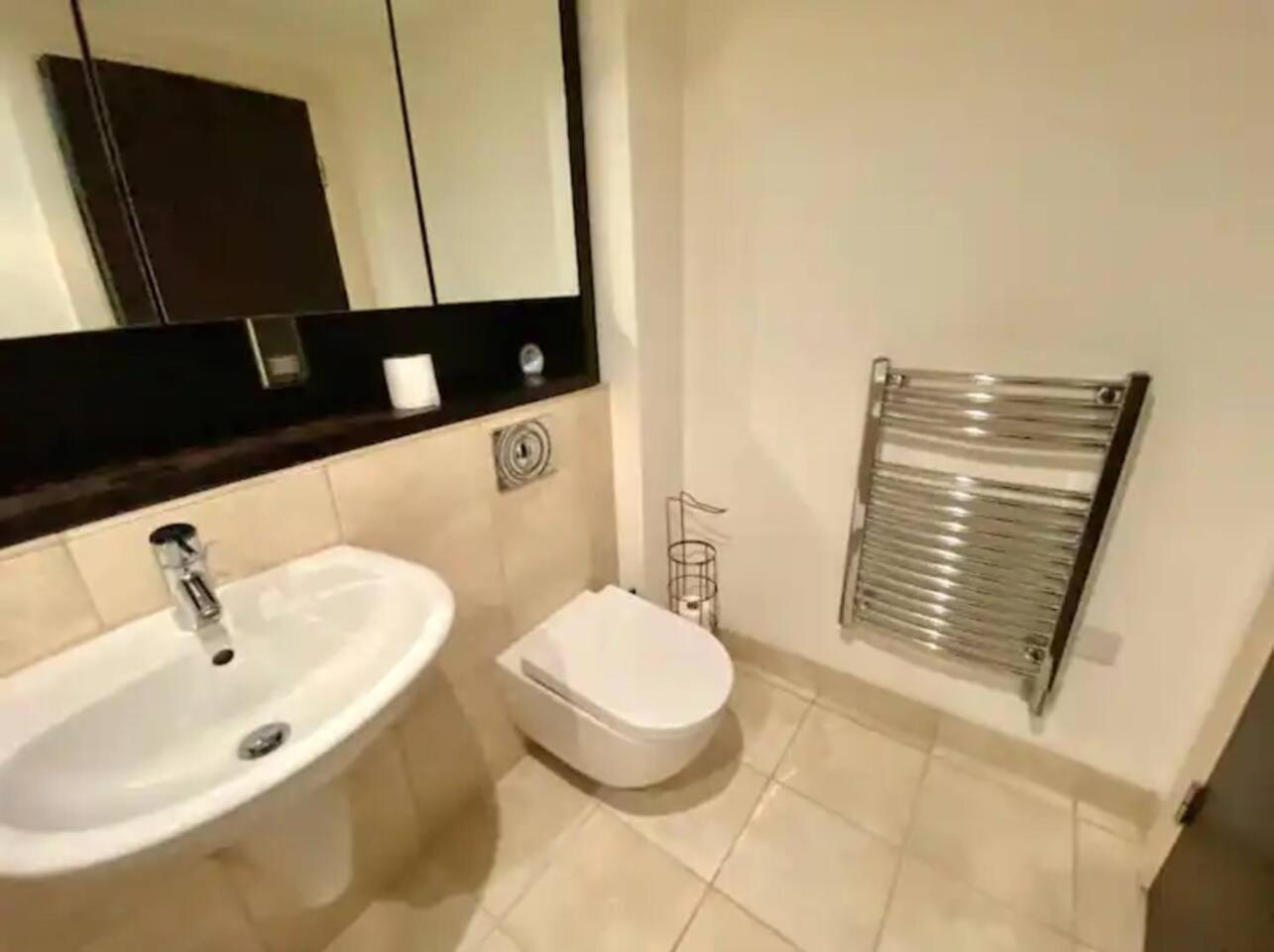 Lovely 1 Bedroom Apartment With Free Parking & Gym Kirkburton Ngoại thất bức ảnh