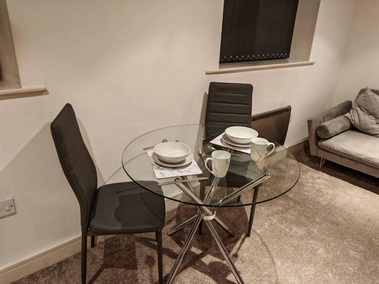 Lovely 1 Bedroom Apartment With Free Parking & Gym Kirkburton Ngoại thất bức ảnh